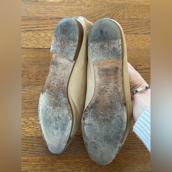**AUTHENTIC** Chanel Ballet flats in gold - Picture 5 of 11